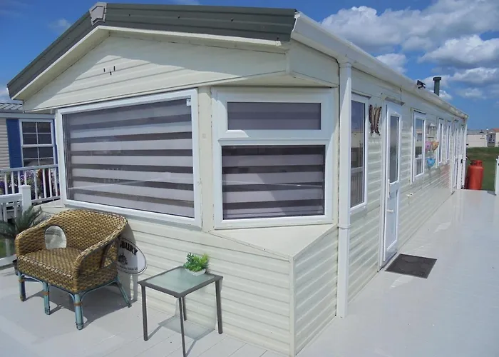 Waterside: Waterside Salisbury:- 6 Berth Large Wrap Around Veranda