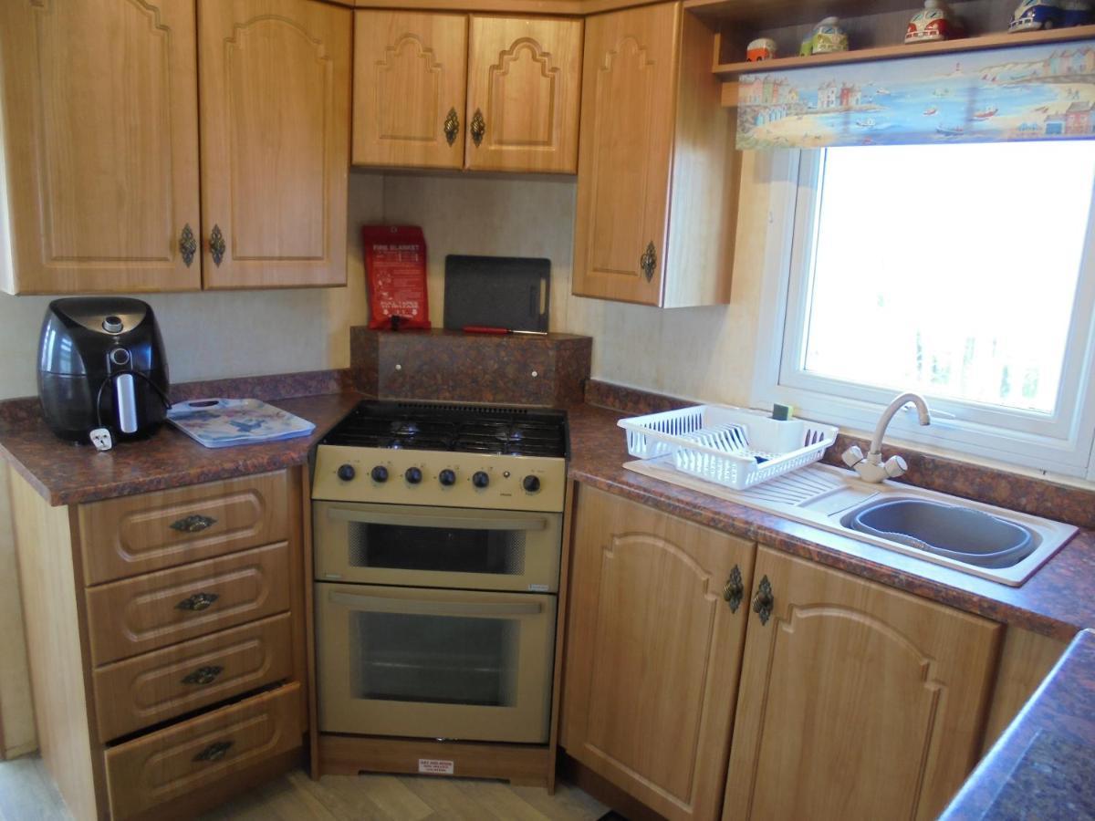 Waterside: Waterside Salisbury:- 6 Berth Large Wrap Around Veranda Apartment *