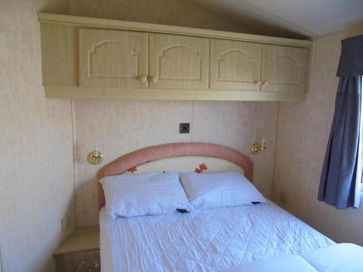 Apartment Waterside: Waterside Salisbury:- 6 Berth Large Wrap Around Veranda