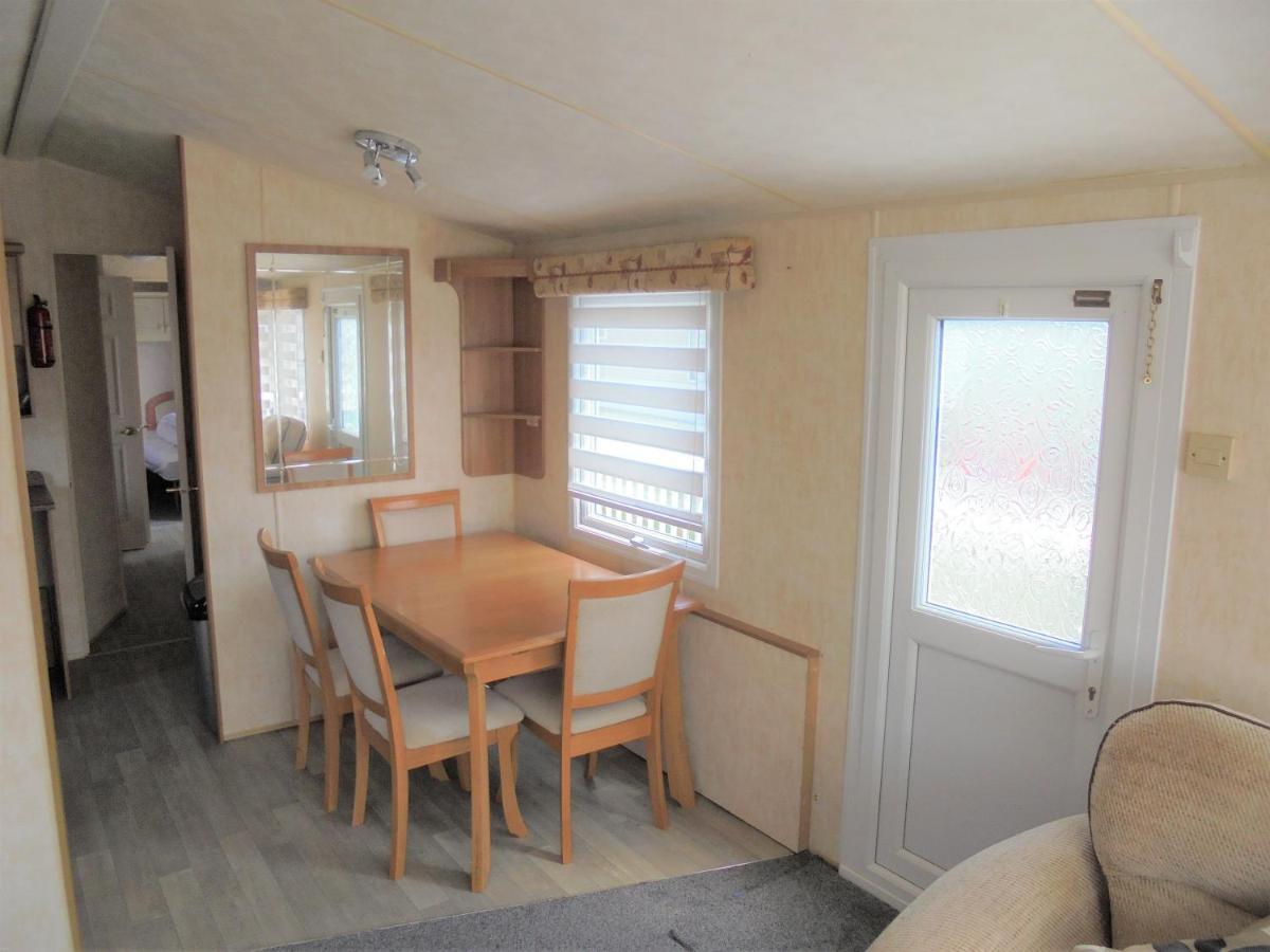 Apartment Waterside: Waterside Salisbury:- 6 Berth Large Wrap Around Veranda Ingoldmells