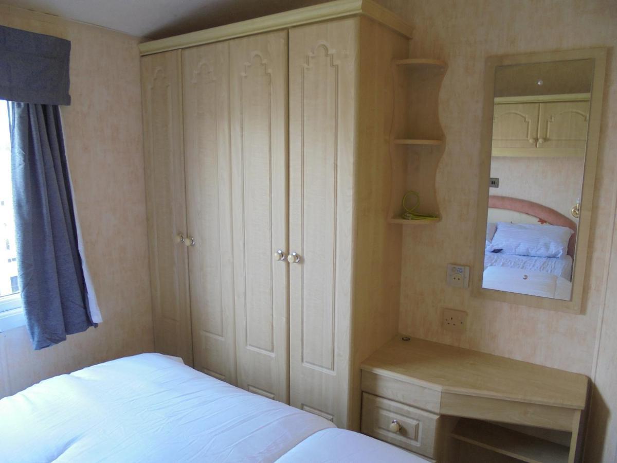 Apartment Waterside: Waterside Salisbury:- 6 Berth Large Wrap Around Veranda