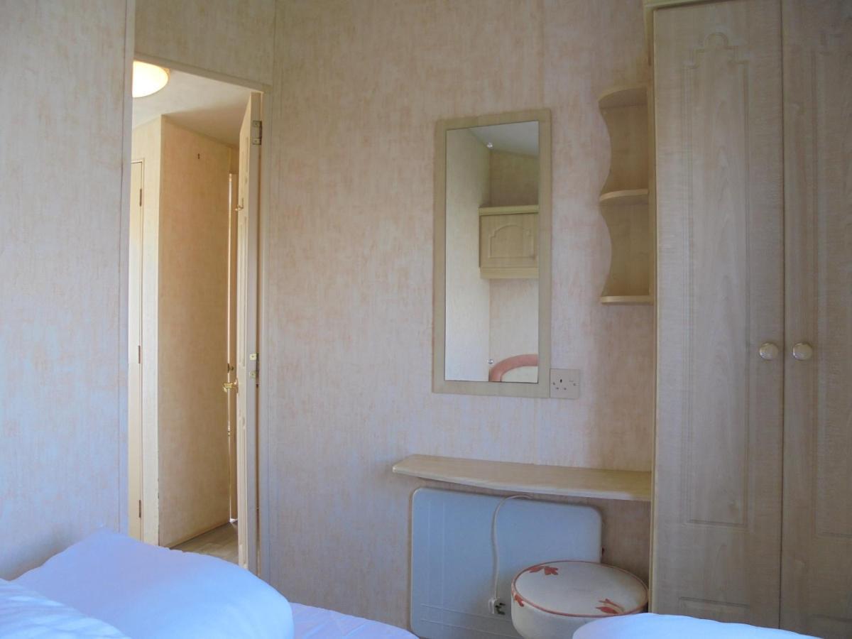 Apartment Waterside: Waterside Salisbury:- 6 Berth Large Wrap Around Veranda Ingoldmells