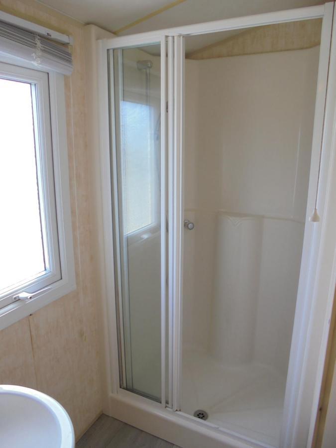 Waterside: Waterside Salisbury:- 6 Berth Large Wrap Around Veranda Apartment Ingoldmells