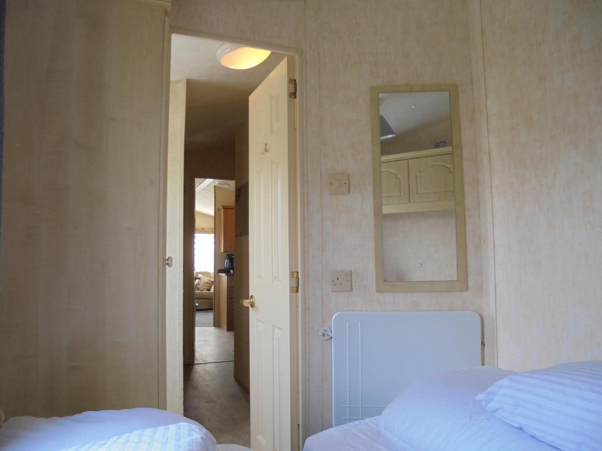 Apartment Waterside: Waterside Salisbury:- 6 Berth Large Wrap Around Veranda