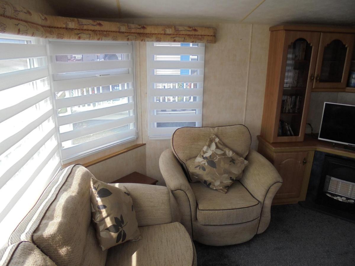 Waterside: Waterside Salisbury:- 6 Berth Large Wrap Around Veranda Apartment *