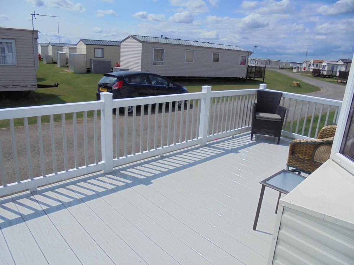 Waterside: Waterside Salisbury:- 6 Berth Large Wrap Around Veranda Apartment Ingoldmells