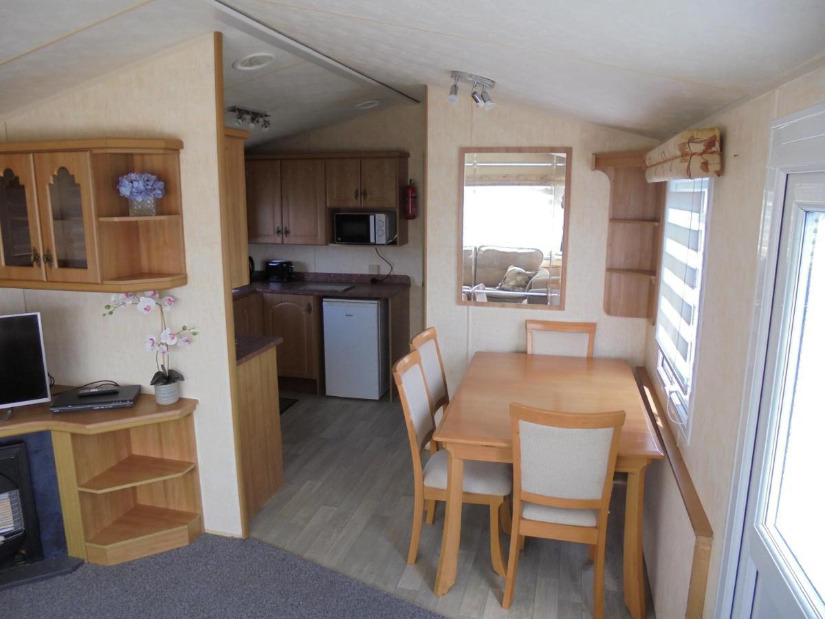 Waterside: Waterside Salisbury:- 6 Berth Large Wrap Around Veranda Apartment Ingoldmells
