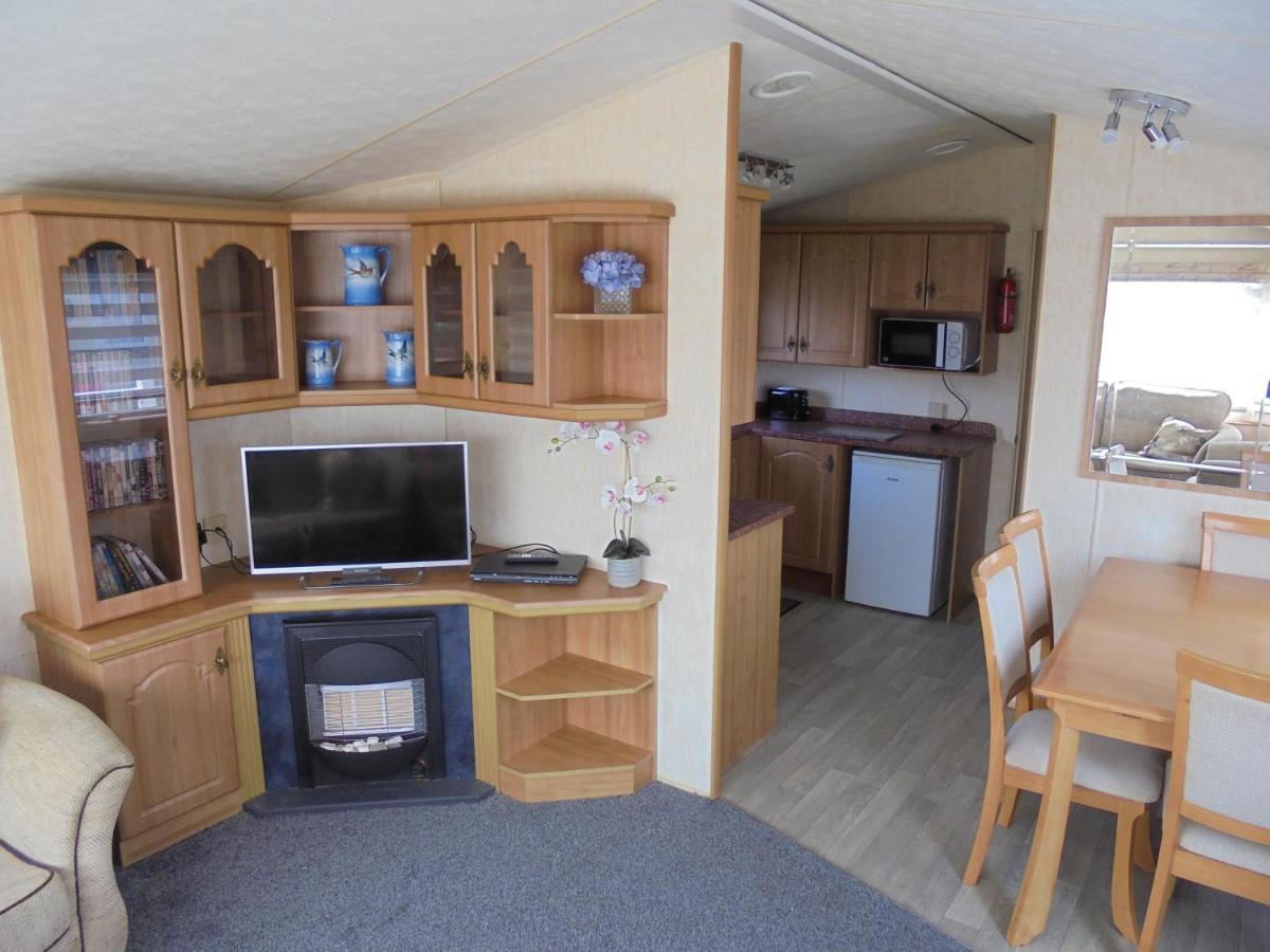 Waterside: Waterside Salisbury:- 6 Berth Large Wrap Around Veranda * Ingoldmells