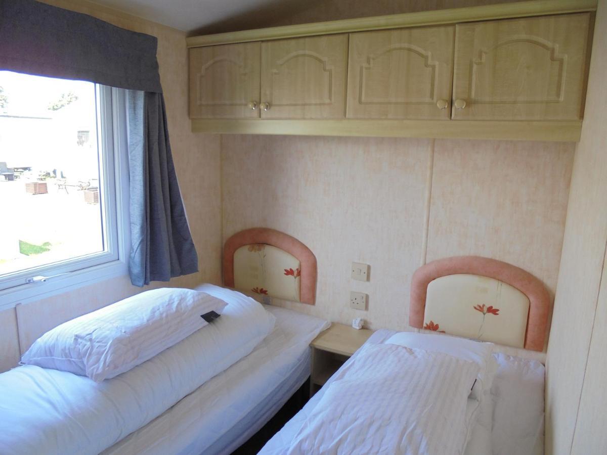 Apartment Waterside: Waterside Salisbury:- 6 Berth Large Wrap Around Veranda Ingoldmells