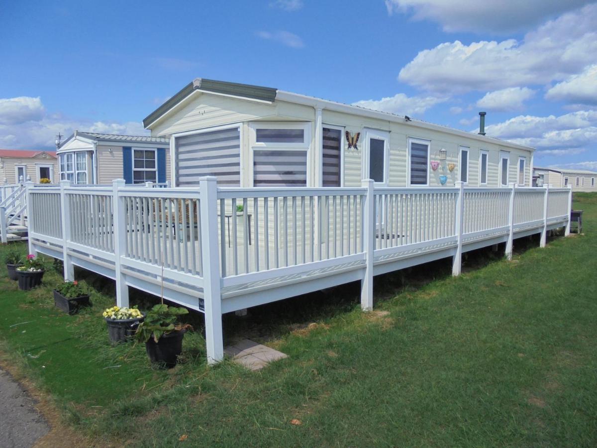 Waterside: Waterside Salisbury:- 6 Berth Large Wrap Around Veranda Apartment *