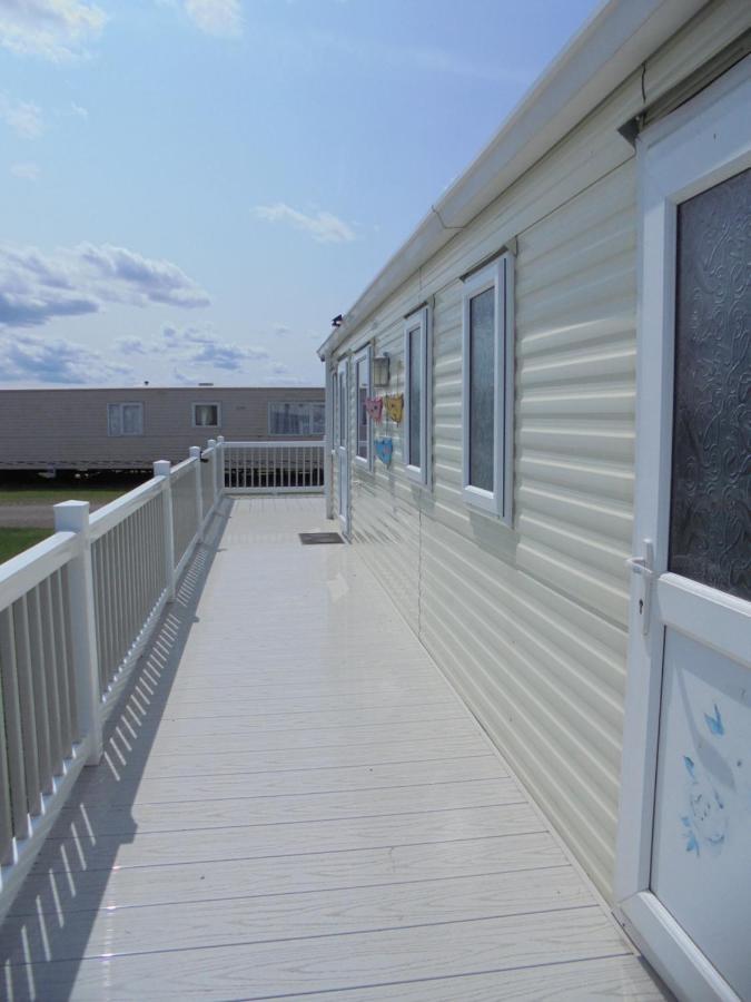 Waterside: Waterside Salisbury:- 6 Berth Large Wrap Around Veranda Apartment