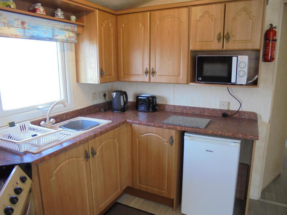 Waterside: Waterside Salisbury:- 6 Berth Large Wrap Around Veranda Apartment